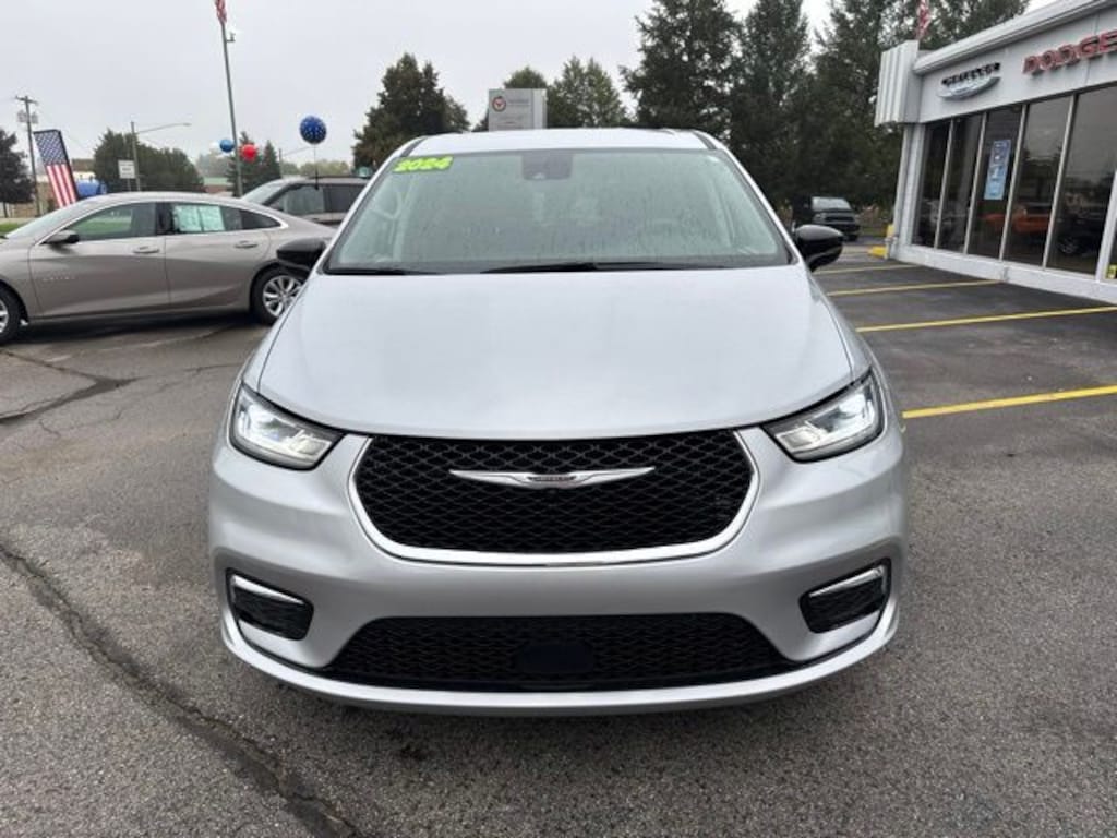 Certified 2024 Chrysler Pacifica Touring L Minivan/Van