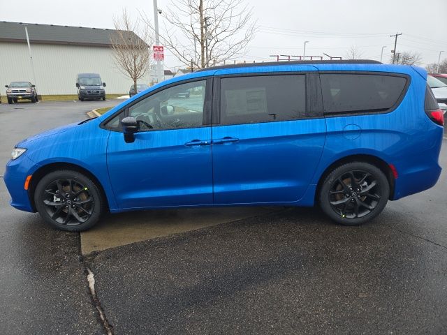 2026 Chrysler Pacifica Select - Photo 8