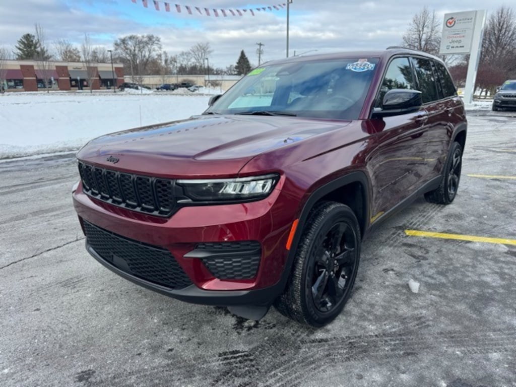 Used 2022 Jeep Grand Cherokee Altitude SUV