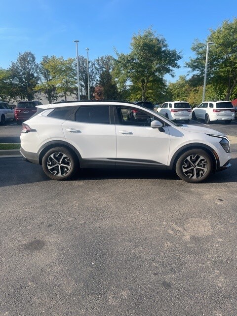 2025 Kia Sportage EX photo 3