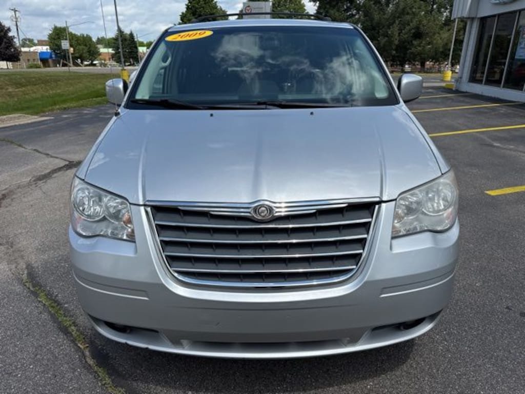 Used 2009 Chrysler Town & Country Touring Minivan/Van
