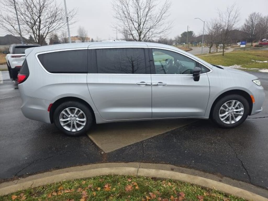 New 2026 Chrysler Pacifica SELECT AWD Passenger Van