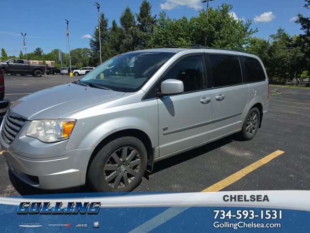 2009 Chrysler Town & Country Touring's photo