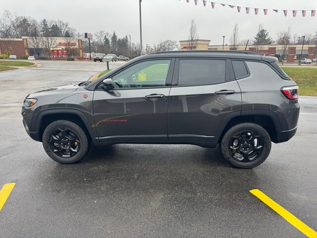 2023 Jeep Compass Trailhawk photo 3