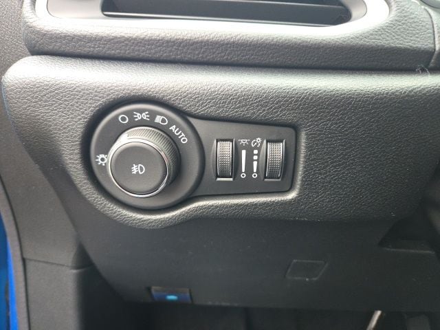 2026 Chrysler Pacifica Select - Photo 14