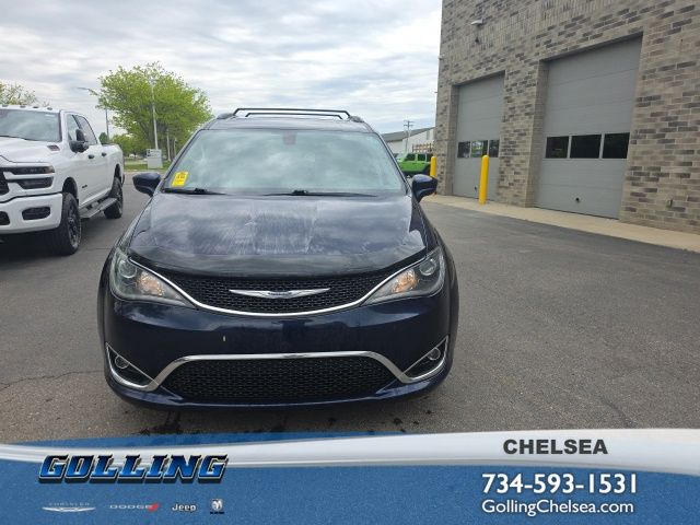 2017 Chrysler Pacifica Touring-L's photo