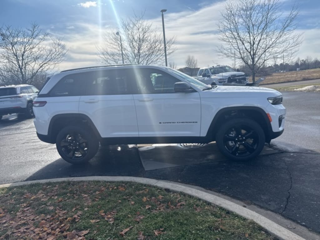New 2025 Jeep Grand Cherokee LIMITED 4X4 Sport Utility
