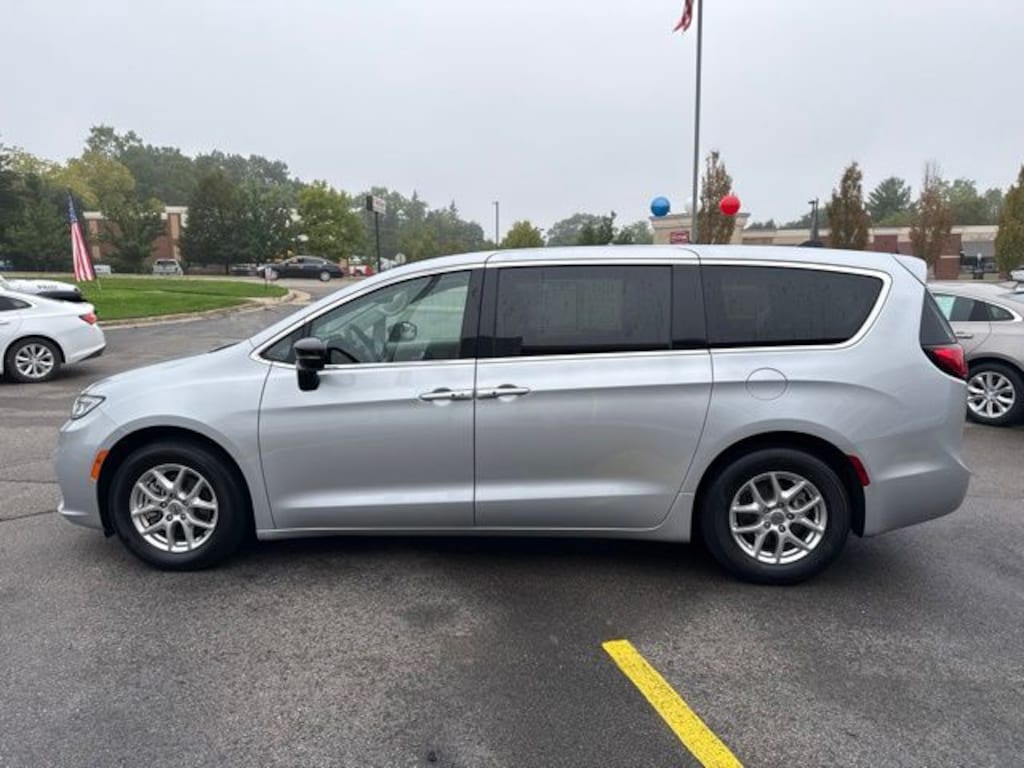 Certified 2024 Chrysler Pacifica Touring L Minivan/Van