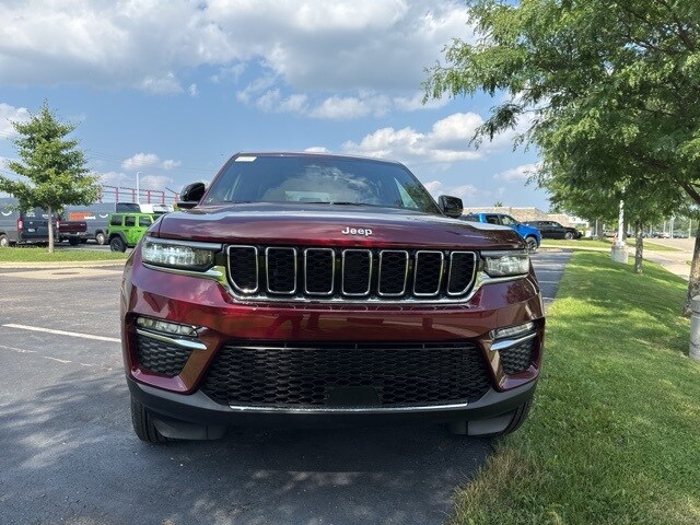 2025 Jeep Grand Cherokee Limited photo 2