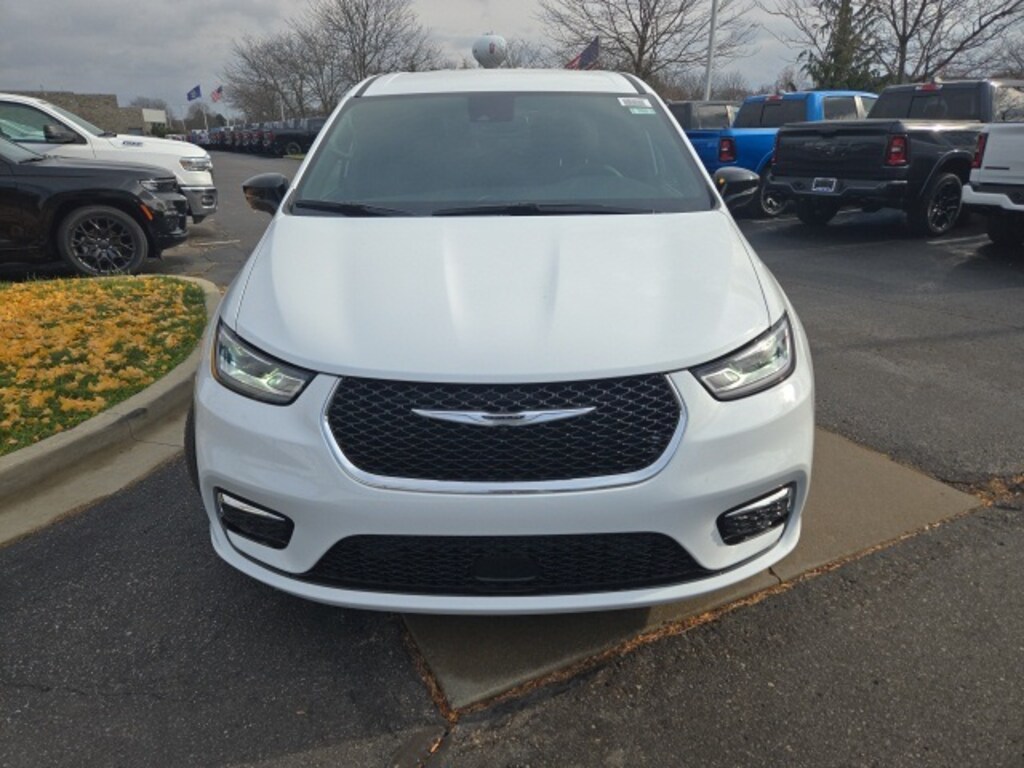 New 2026 Chrysler Pacifica SELECT AWD Passenger Van