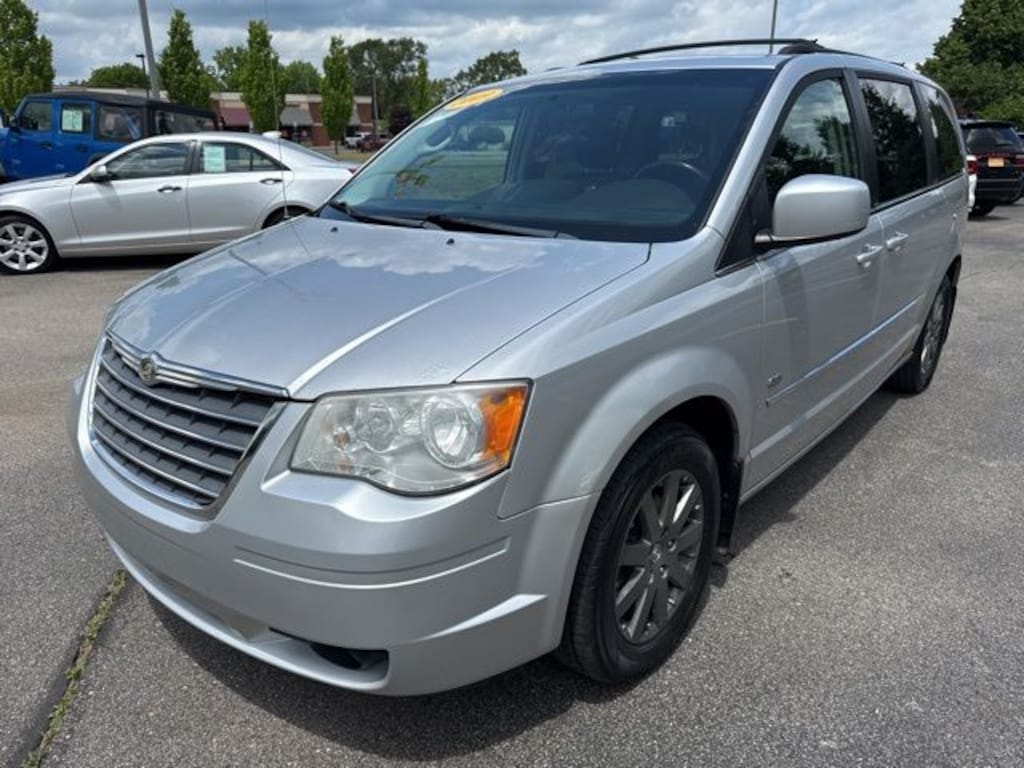 Used 2009 Chrysler Town & Country Touring Minivan/Van