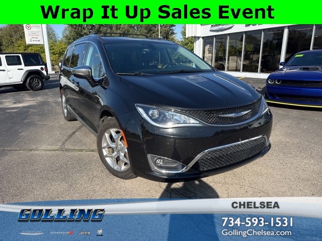 2019 Chrysler Pacifica Limited's photo