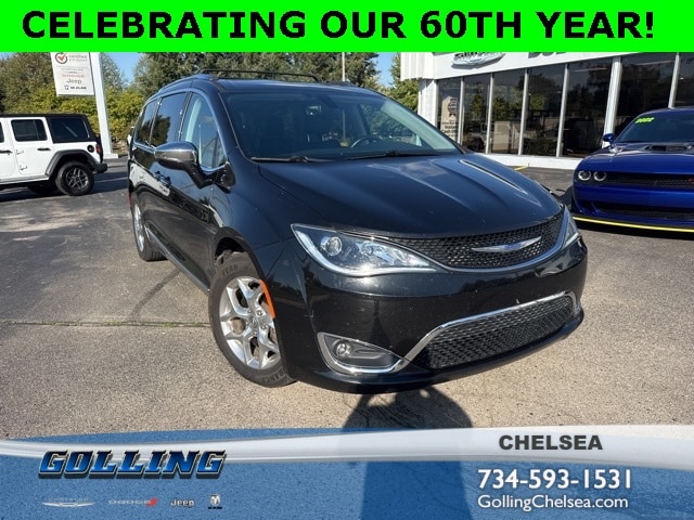 2019 Chrysler Pacifica Limited's photo