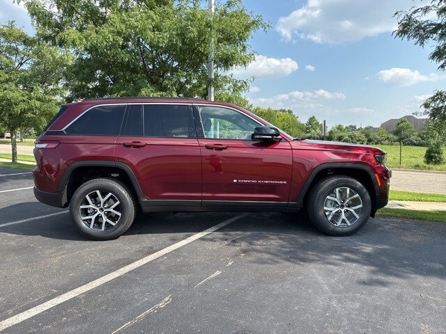 2025 Jeep Grand Cherokee Limited photo 4