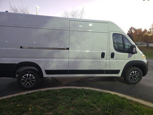 2026 Ram ProMaster 2500 Cargo Van photo 3