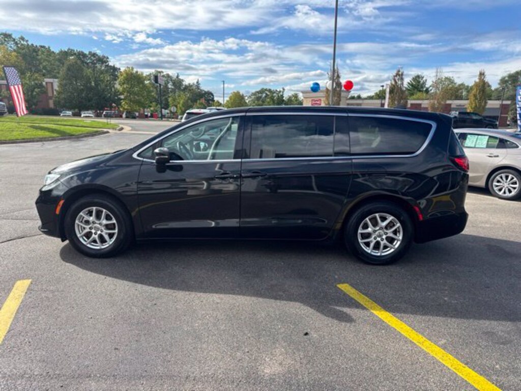 Certified 2023 Chrysler Pacifica Touring L Minivan/Van