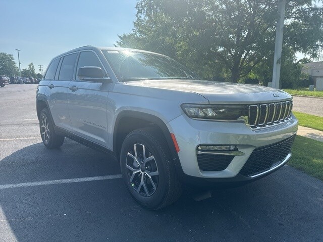 2025 Jeep Grand Cherokee Limited photo 3