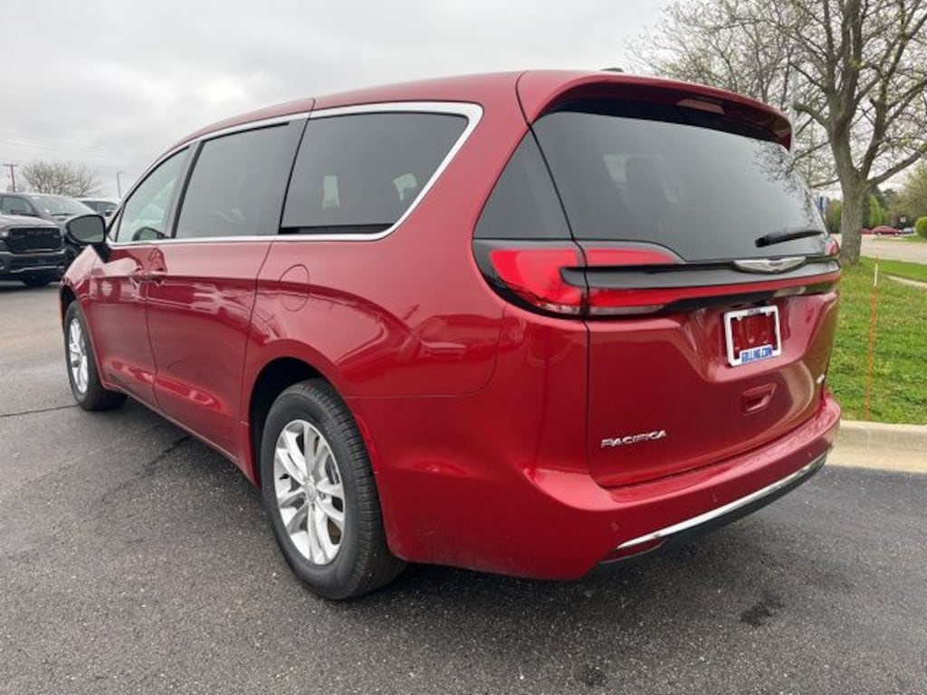 New 2026 Chrysler Pacifica SELECT AWD Passenger Van