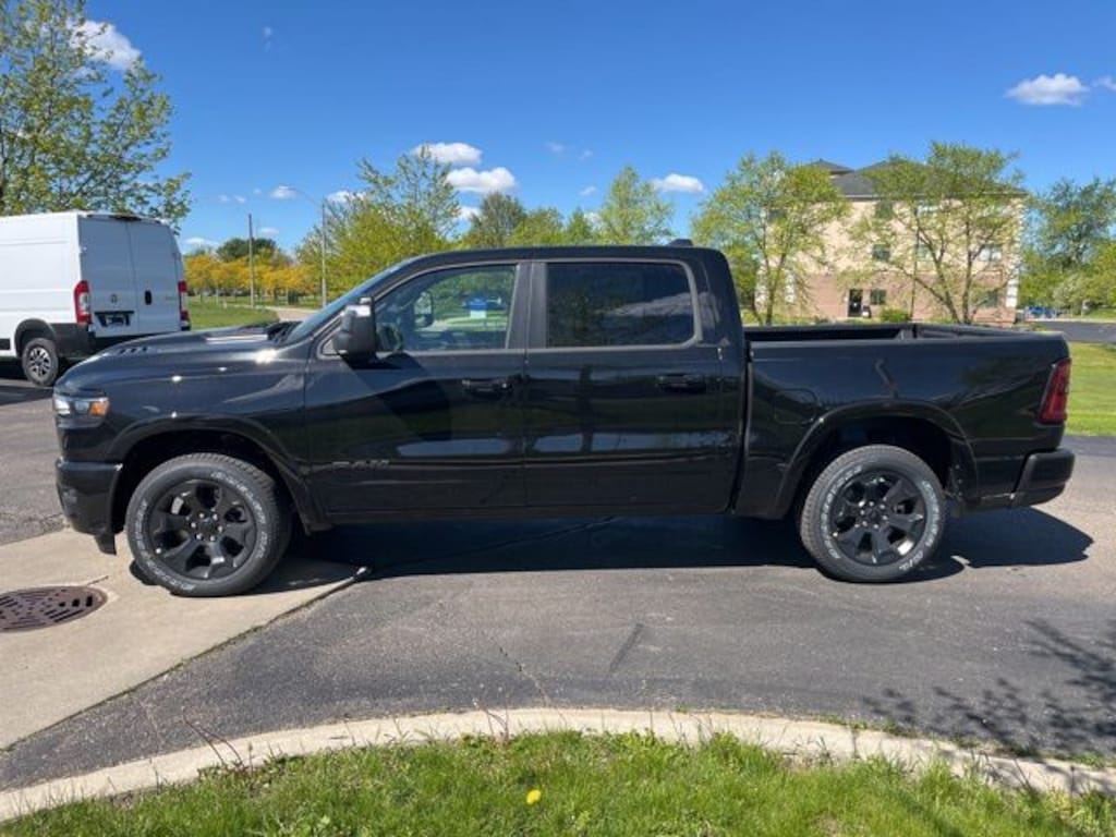 New 2026 Ram 1500 BIG HORN CREW CAB 4X4 5'7 BOX Pickup