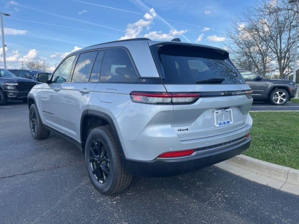 New 2026 Jeep Grand Cherokee LAREDO ALTITUDE 4X4 Sport Utility