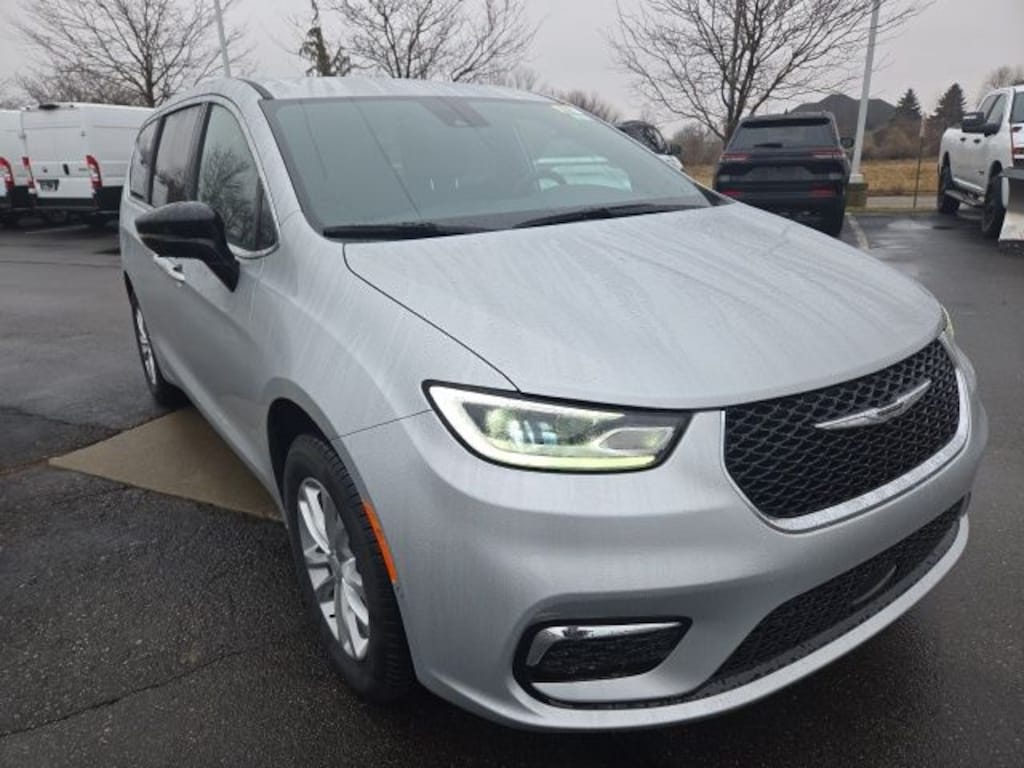 New 2026 Chrysler Pacifica SELECT AWD Passenger Van