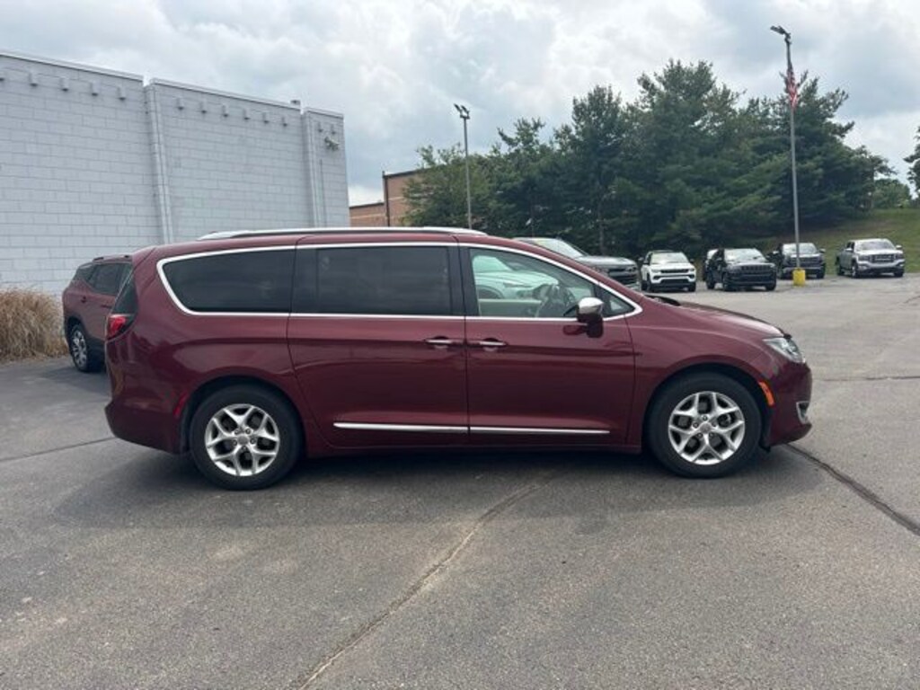 Used 2020 Chrysler Pacifica Limited Minivan/Van