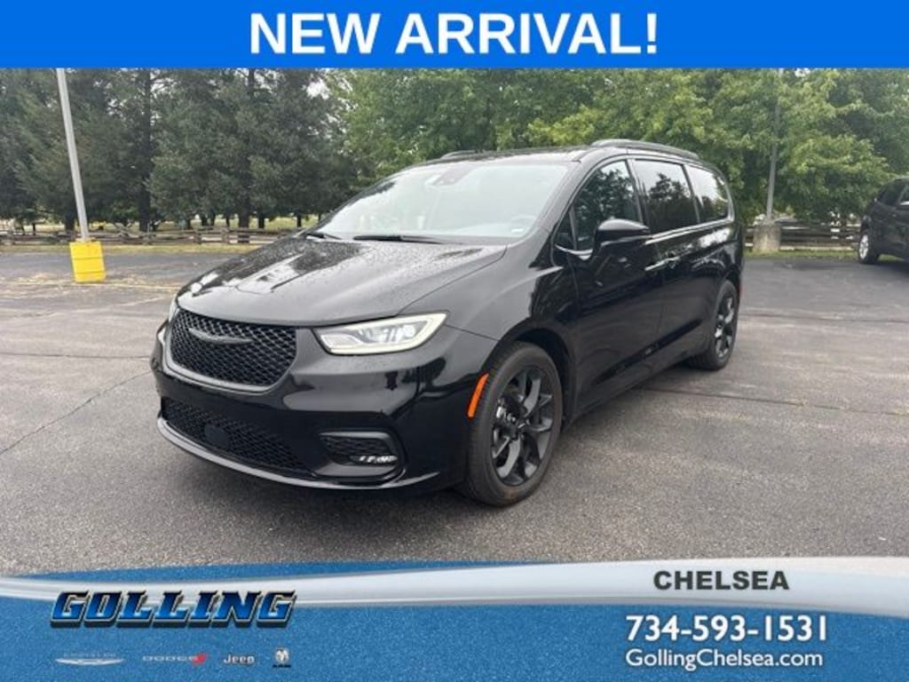 Certified 2025 Chrysler Pacifica Limited Minivan/Van