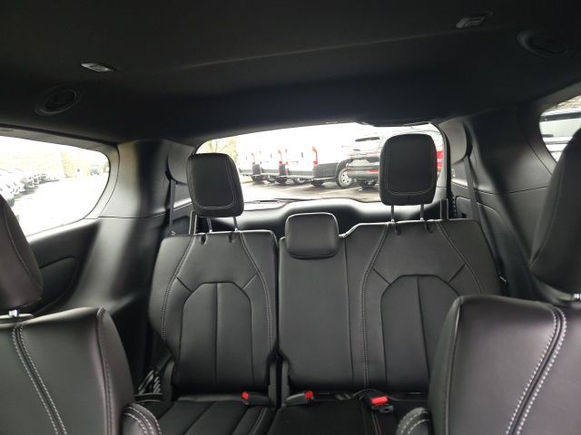 2026 Chrysler Pacifica Select - Photo 20