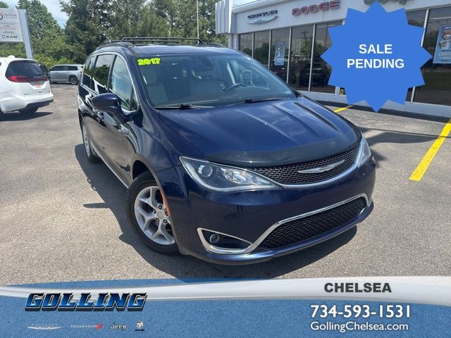 2017 Chrysler Pacifica Touring-L's photo