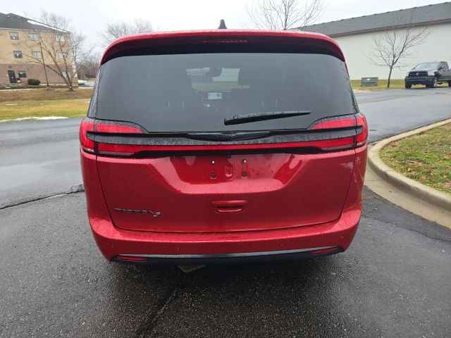 2026 Chrysler Pacifica Select - Photo 6