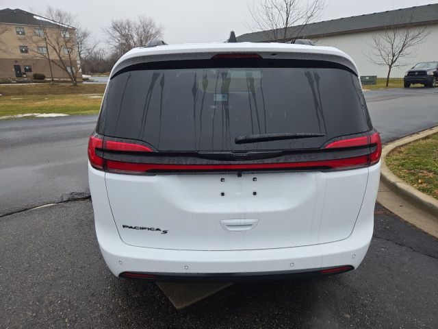 2026 Chrysler Pacifica Select - Photo 6