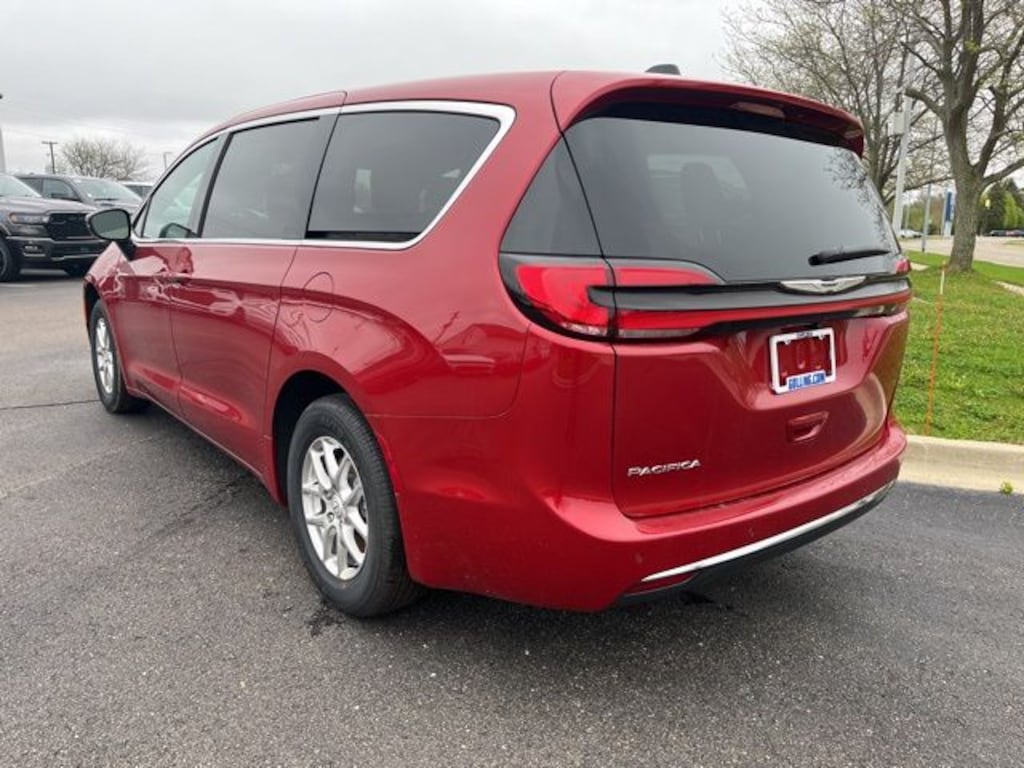 New 2026 Chrysler Pacifica SELECT Passenger Van