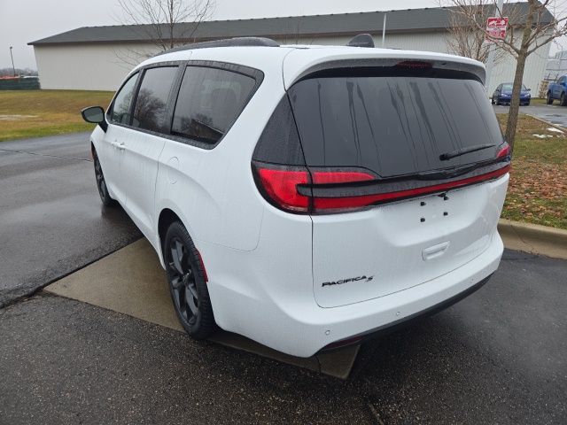 2026 Chrysler Pacifica Select - Photo 7