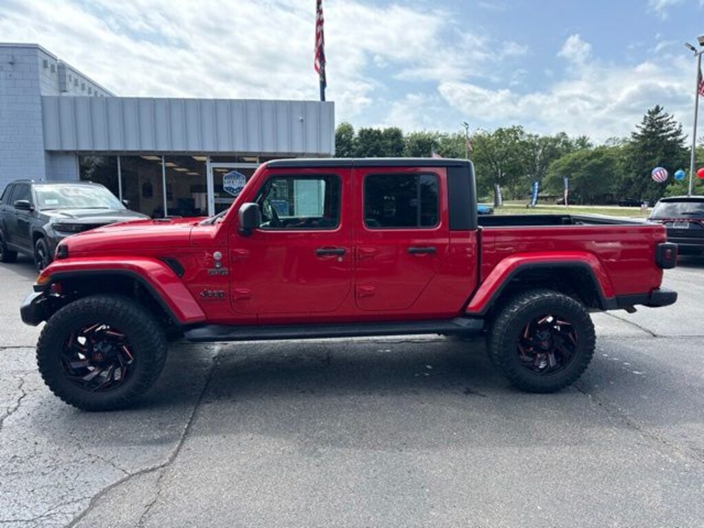 Used 2021 Jeep Gladiator Overland Truck