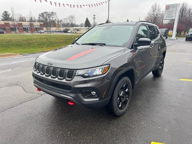 2023 Jeep Compass Trailhawk photo 2