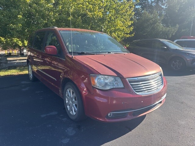 2014 Chrysler Town & Country Touring photo 3