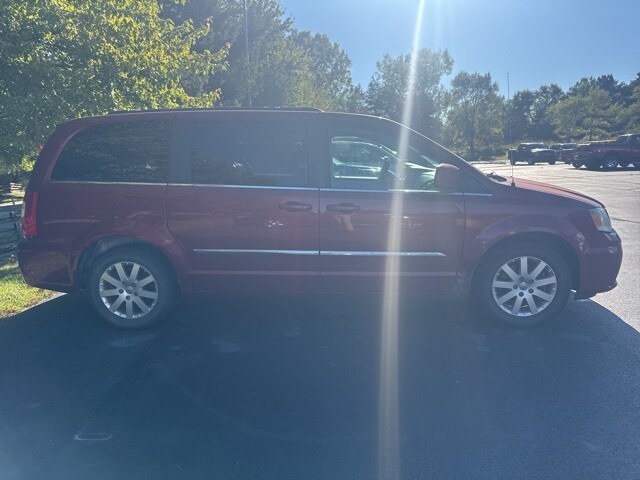 2014 Chrysler Town & Country Touring photo 4