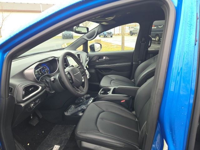 2026 Chrysler Pacifica Select - Photo 9