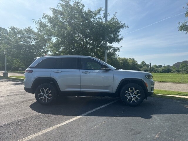 2025 Jeep Grand Cherokee Limited photo 4