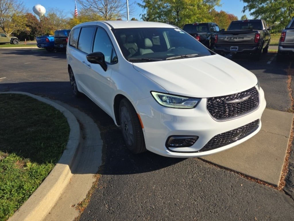 New 2026 Chrysler Pacifica SELECT Passenger Van