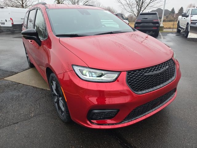 2026 Chrysler Pacifica Select - Photo 3