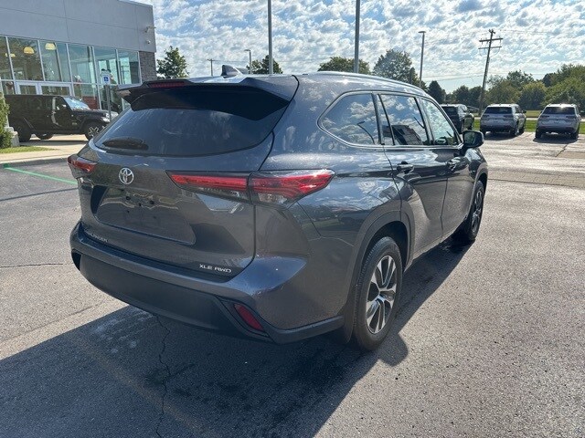 2020 Toyota Highlander XLE photo 3