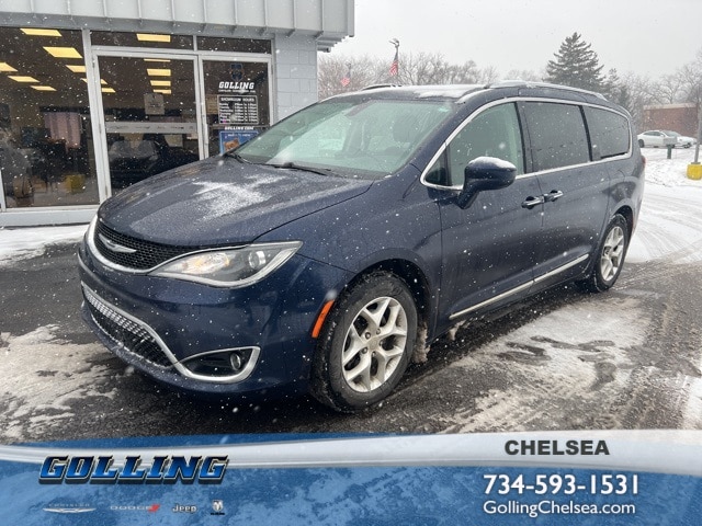 2018 Chrysler Pacifica Touring L's photo