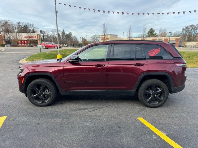 2022 Jeep Grand Cherokee Altitude photo 2