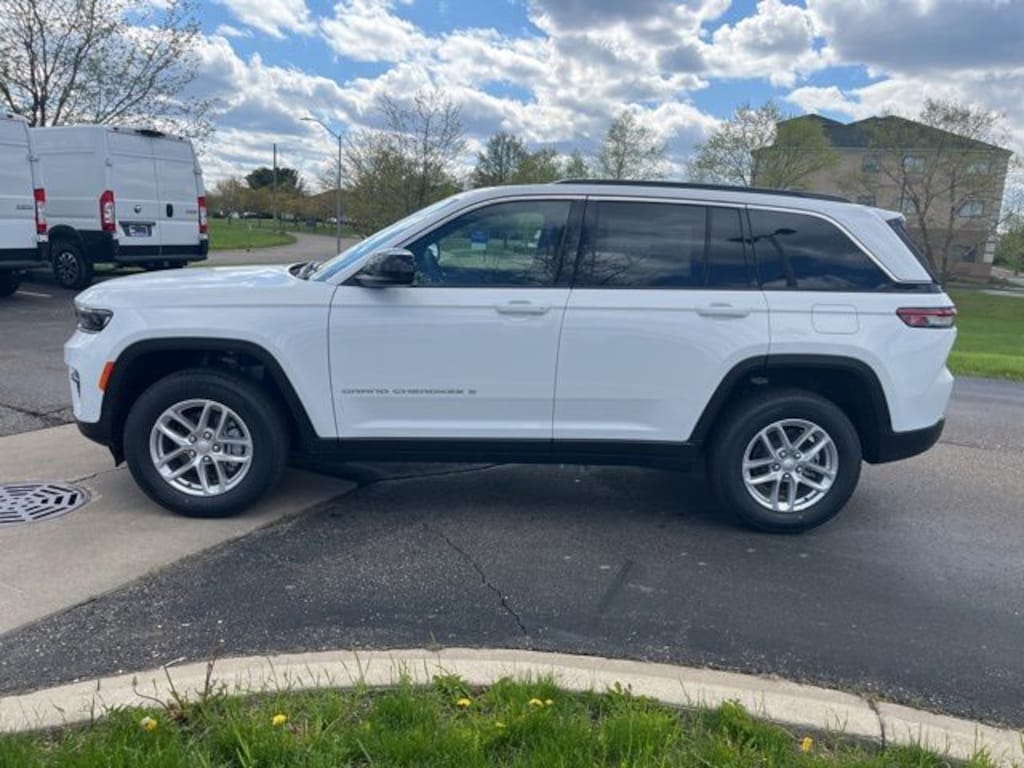 New 2026 Jeep Grand Cherokee LAREDO 4X4 Sport Utility