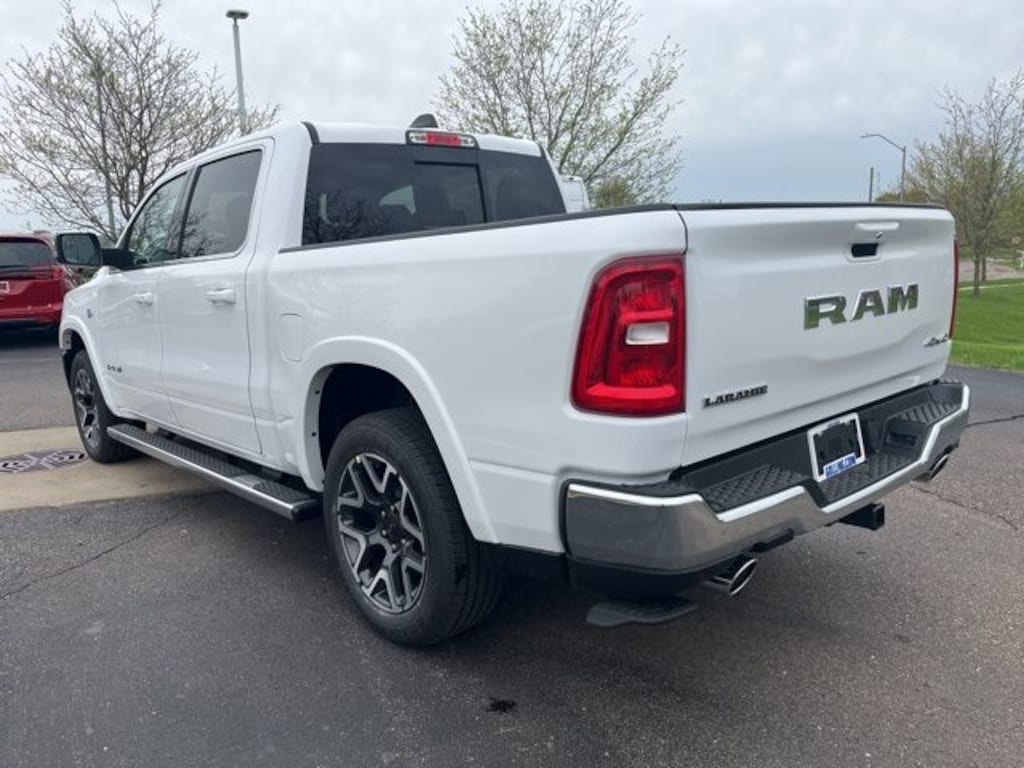 New 2026 Ram 1500 LARAMIE CREW CAB 4X4 5'7 BOX Pickup