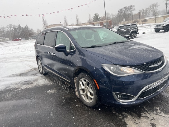 Used 2018 Chrysler Pacifica Touring L with VIN 2C4RC1BG3JR112376 for sale in Chelsea, MI