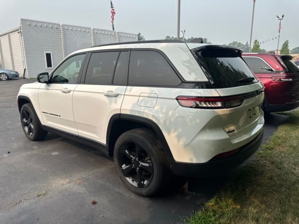 Used 2023 Jeep Grand Cherokee Altitude X SUV