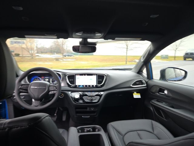 2026 Chrysler Pacifica Select - Photo 12