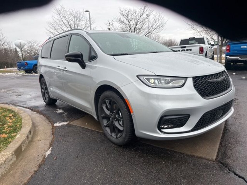 New 2026 Chrysler Pacifica SELECT Passenger Van